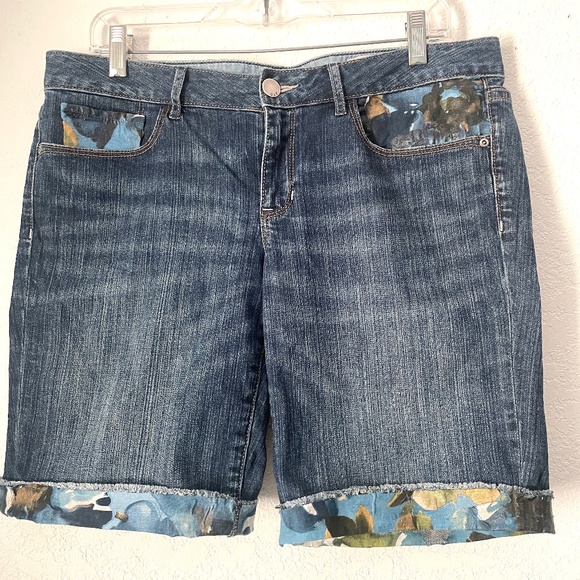 GAP Limited Edition Bermuda Up-cycled Shorts SZ 12 - Picture 1 of 6